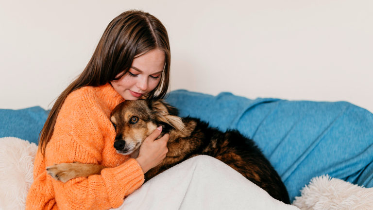Por que interagir com cachorros reduz o estresse